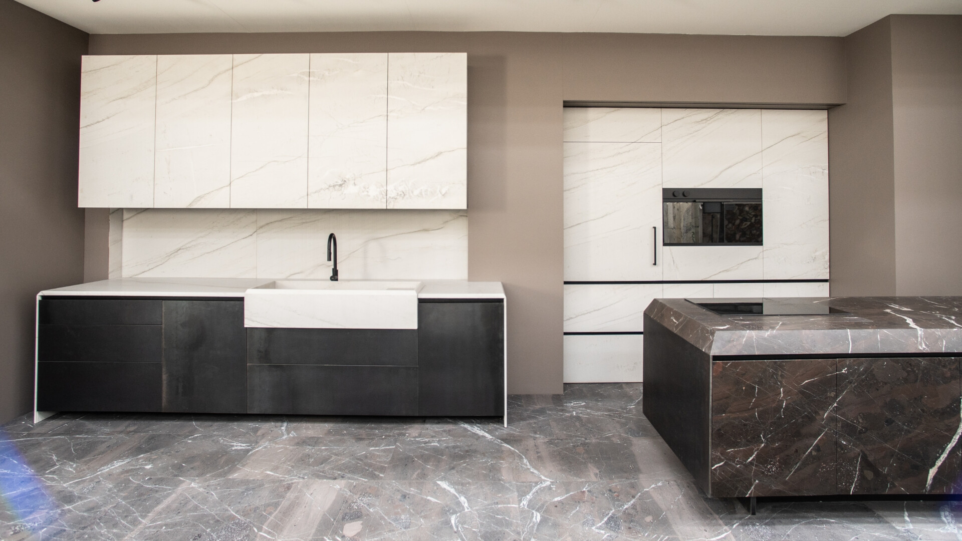 Kitchens in marble, granite, and quartzite: Kitche'n'joy, a true contemporary classic